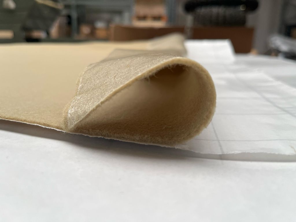 Tapis en feutre VANUE beige, autocollant, épaisseur 2,5 mm, 1 m, largeur 1,2 m.